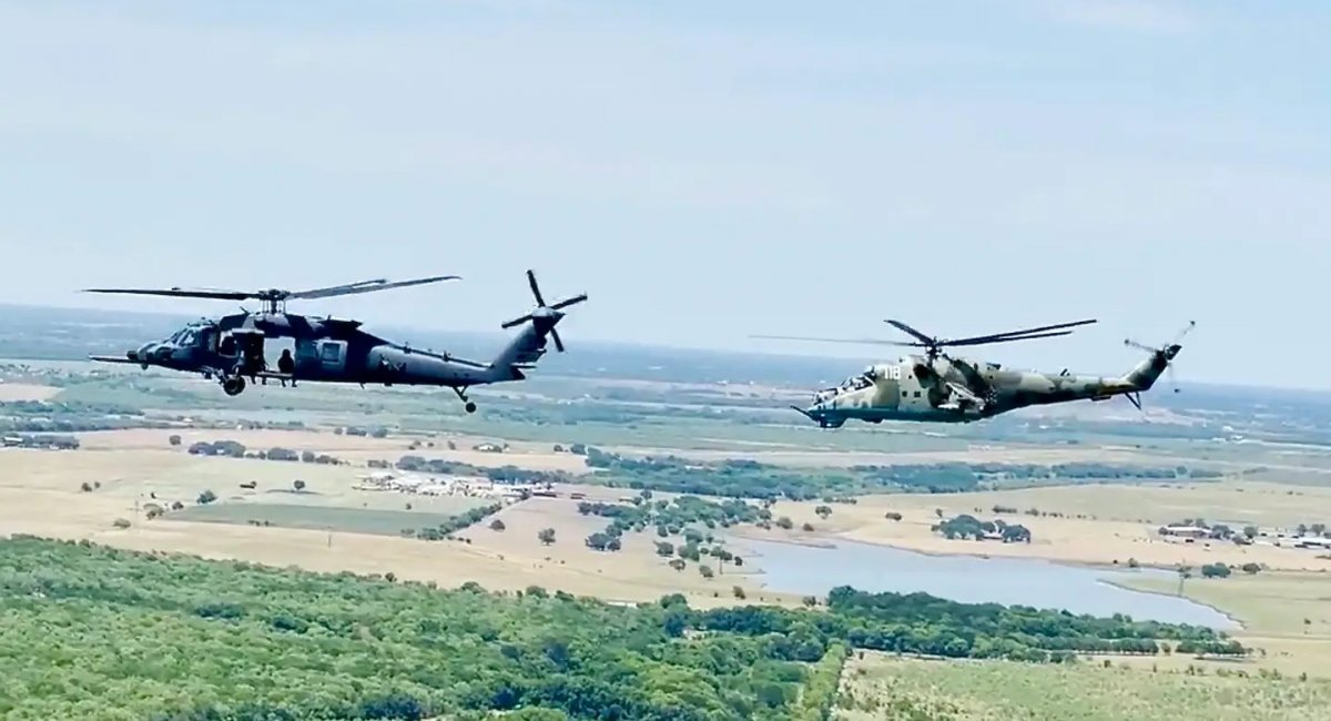 Навчальний повітряний бій рятувального вертольота HH-60W та "агресора" Ми-24, зображення з відкритих джерел