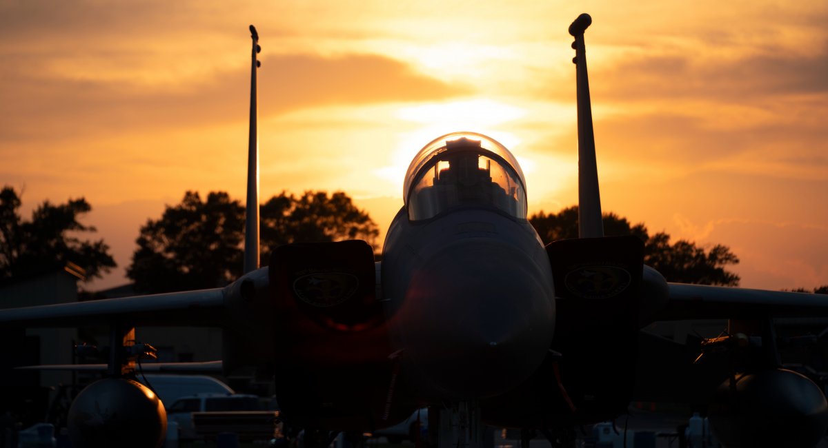 F-15 (всі фото: US DoW)