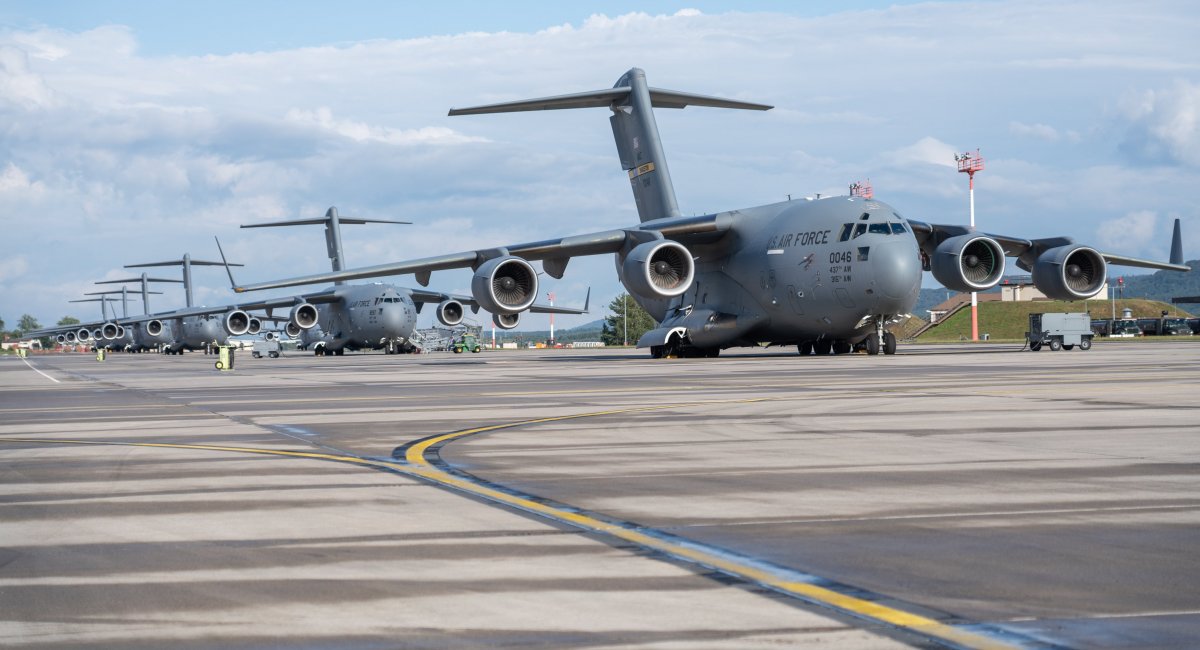 C-17 ПС США на авіабазы "Рамштайн"