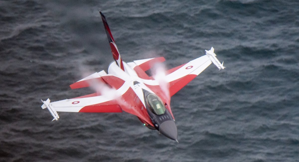 До Аргентини, яка отримала F-16 за рахунок України, лише зараз вилетіли перші бойові винищувачи