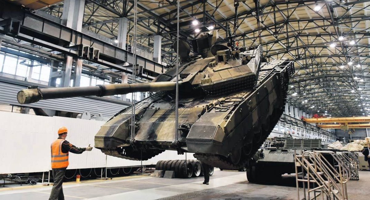 Рашистський Т-90М "Прорыв", що буквально "нафарширований" різного роду електронікою, ілюстративне фото довоєнних часів