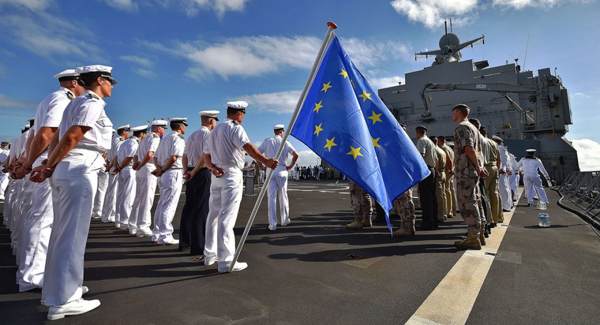 Шикування на кораблі Королівського ВМФ Данії. Фото: NATO