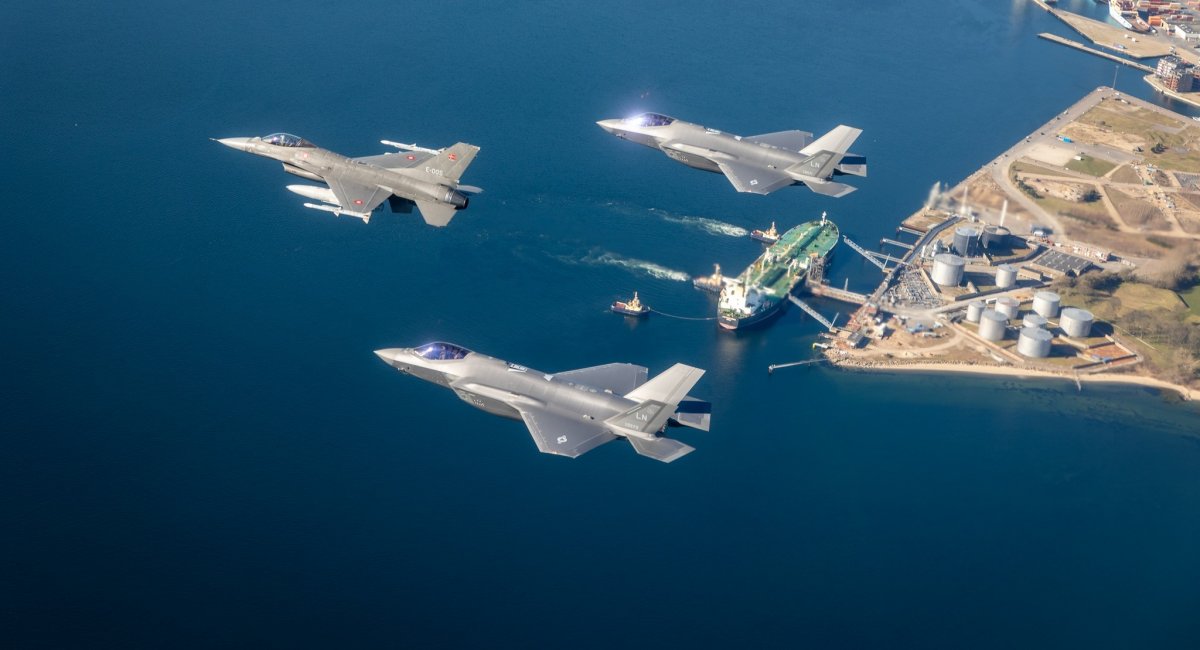 Данський F-16 та американські F-35 (фото: Forsvaret)
