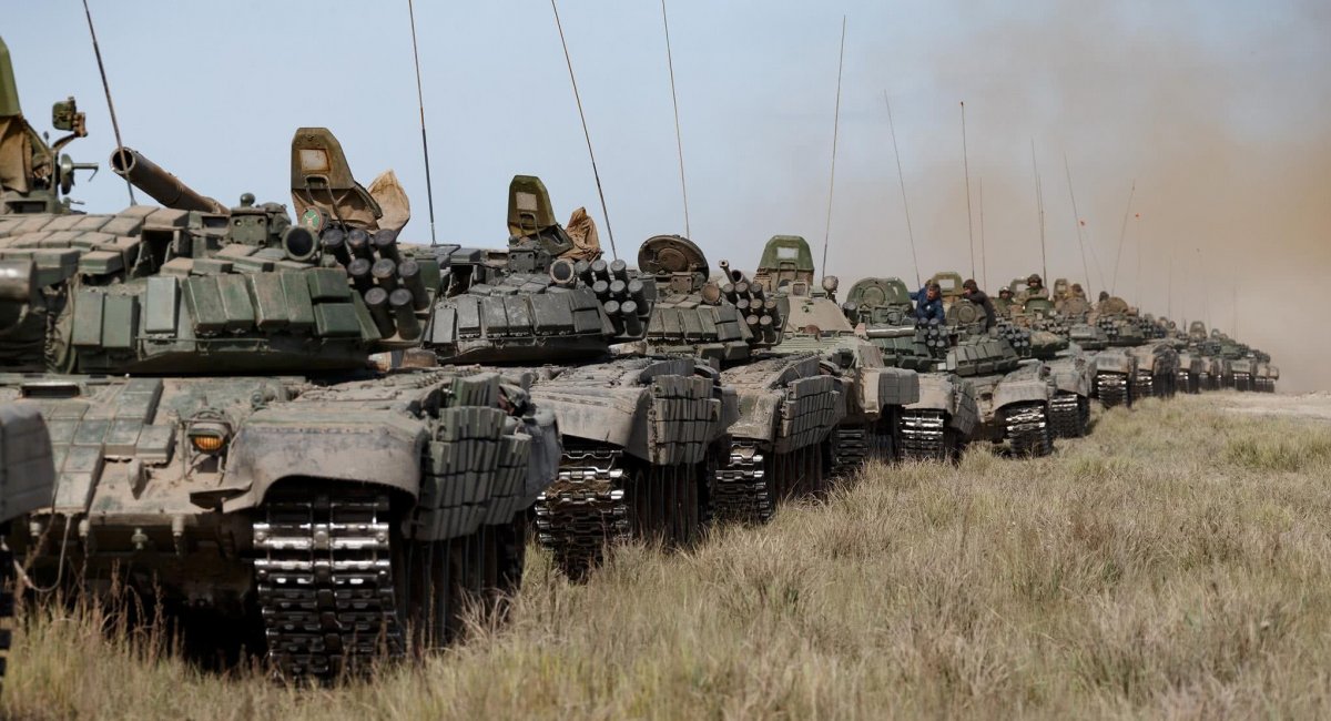 Росія вже котрий місяць "лякає" Україну та світ своїми танками та іншою технікою