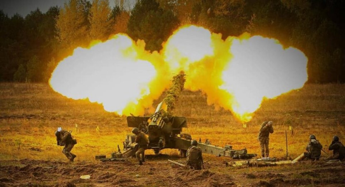 Артилеристи ЗСУ ведуть вогонь по окупантам, фото з відкритих джерел
