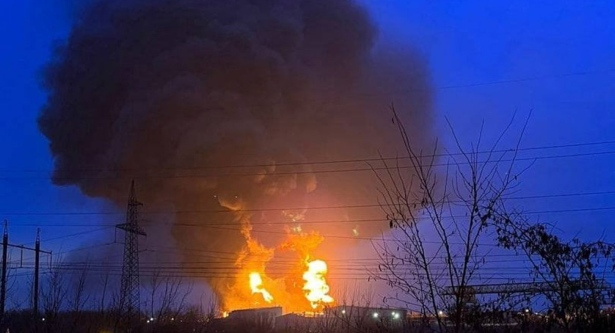 Горить палає: знищена нафтобаза у Бєлгороді - у РФ офіційно звинувати "вертольоти ЗСУ"