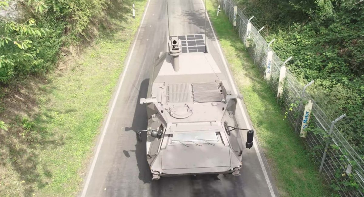 Ракетний універсальний мисливець: в Німеччині показали БТР Fuchs із 24 ракетами JAGM з вертикальним пуском