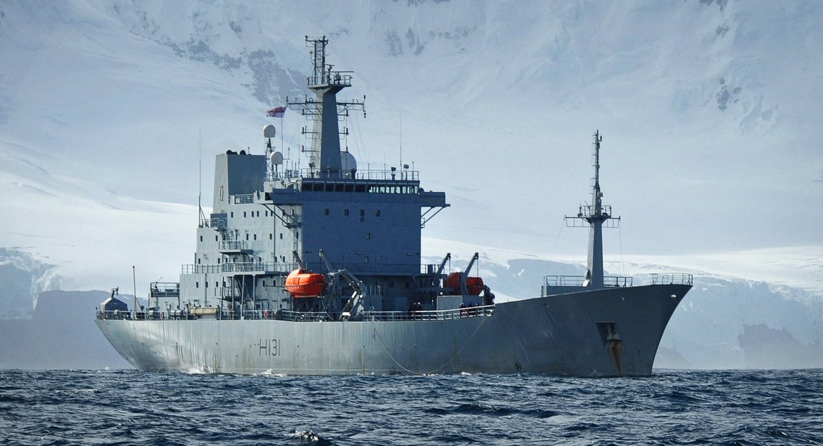 Зокрема, Королівські ВМС замовили будівництво нового розвідувального корабля, що полюватиме на російські підводні човни за допомогою підводних безпілотників