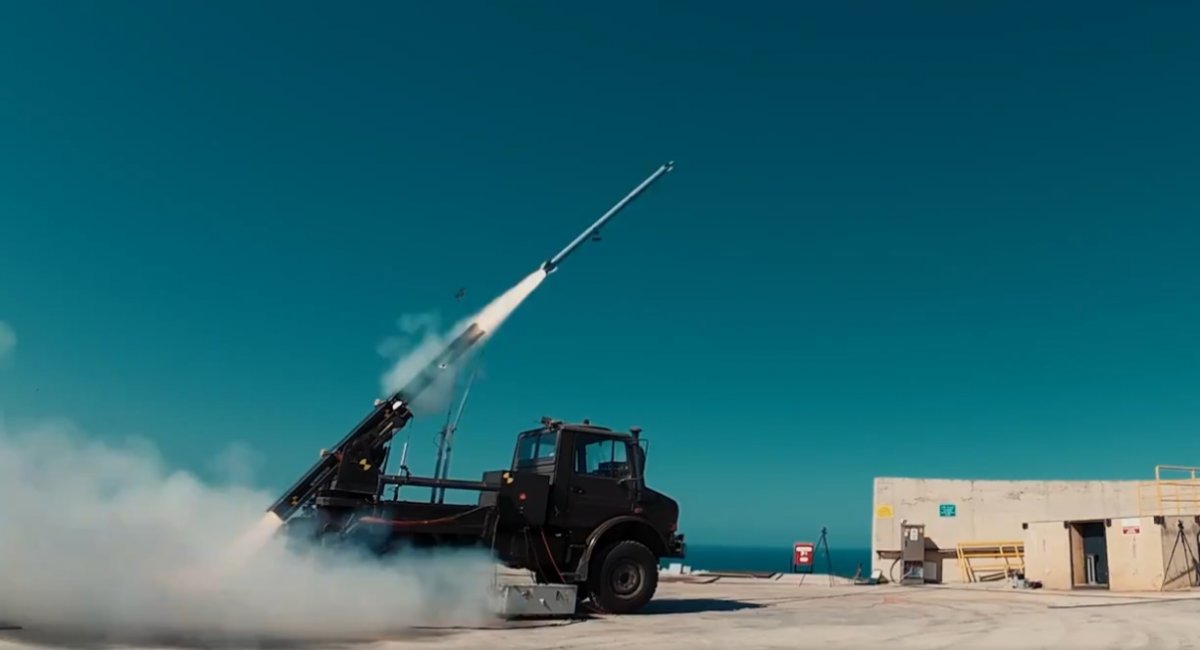 Момент запуску керованої ракети TRLG-122. Кадр з відео - ROKETSAN