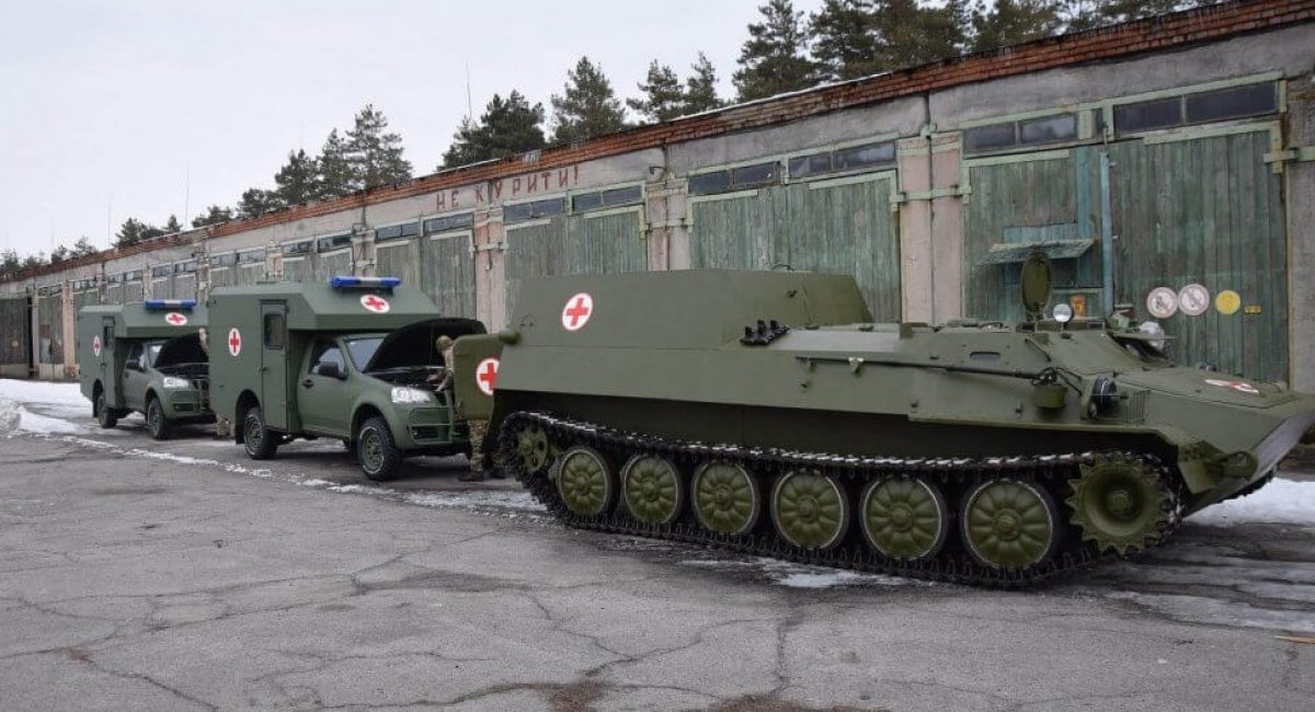 Броньована санітарно-евакуаційна машина МТЛБ-С та медичні "Богдан-2251" поставлені ЗСУ на початку 2019 року