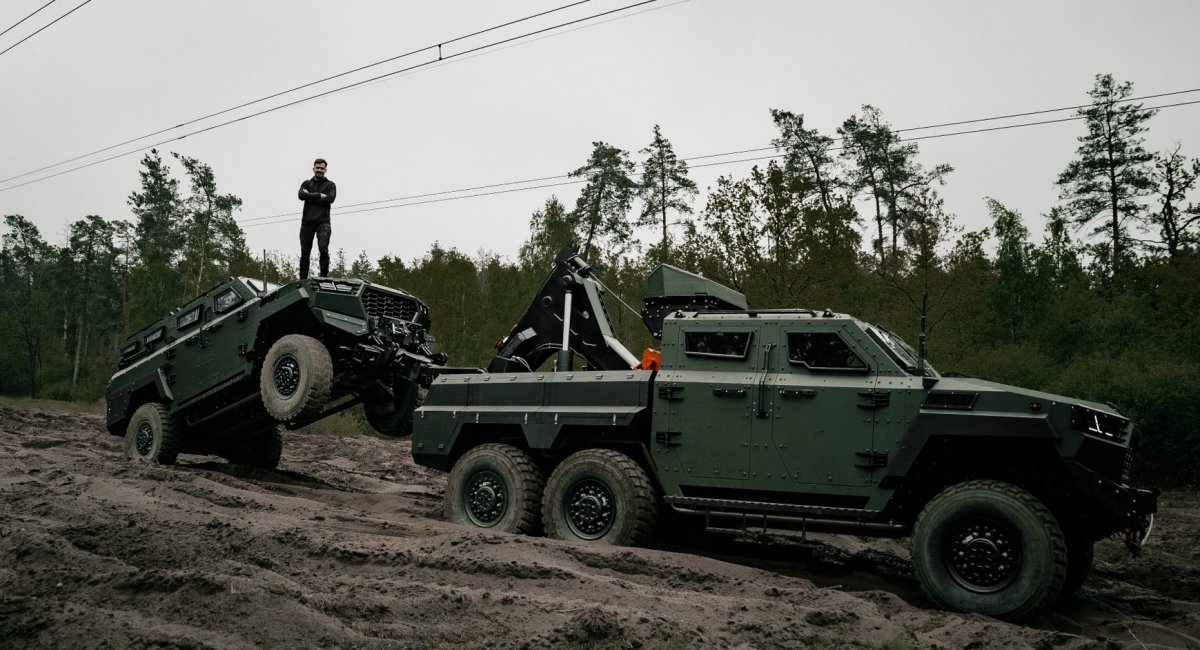 БРЕМ на базі Inguar-4 та бронеавтомобіль Inguar-3. Фото: Artem Yushchuk