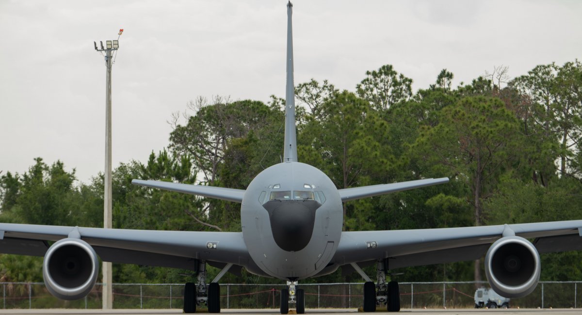 Літак-паливозаправник Boeing KC-135 