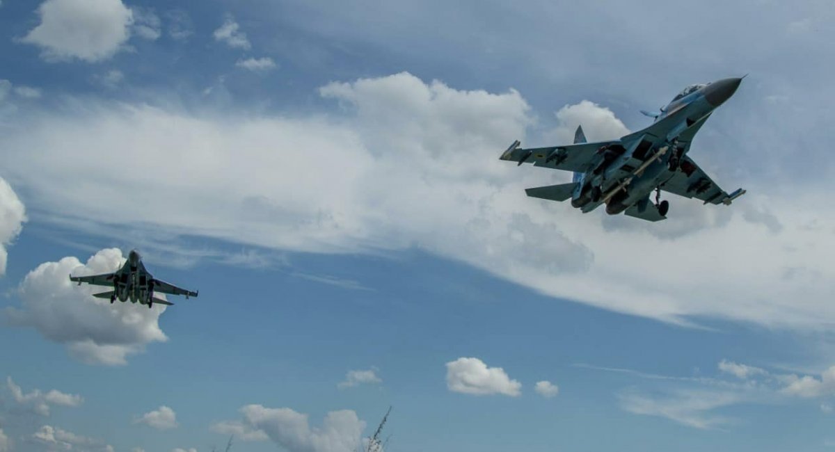 Винищувачі Су-27 патрулюють небо України, фото – прес-служба 831-ої бригади ПС ЗСУ, дата публікації - 3 серпня 2022 року