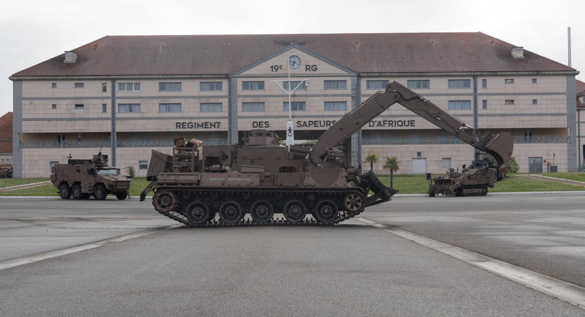 нженерна машина Engin Blindé du Génie (EBG). Фото: 19e régiment du génie