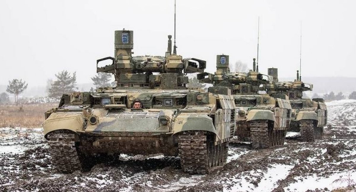 Машини були виконані на базі шасі танка Т-90
