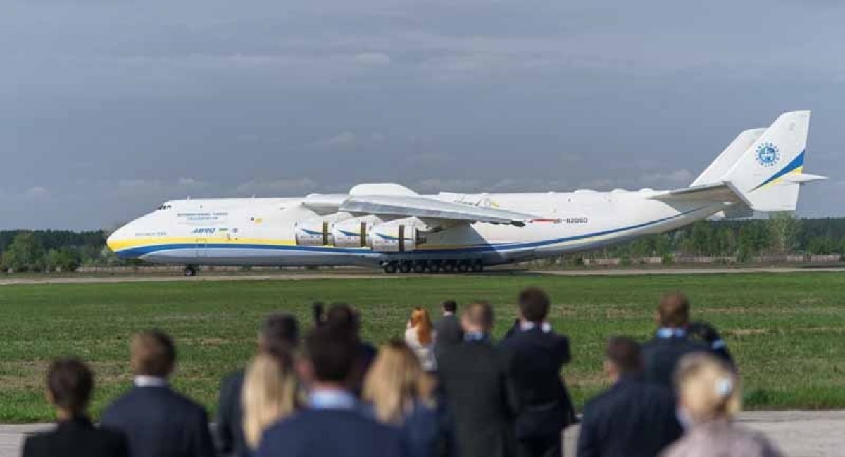 Ан-225 "Мрія" в Міжнародному аеропорту "Антонов". 6 травня 2020 року