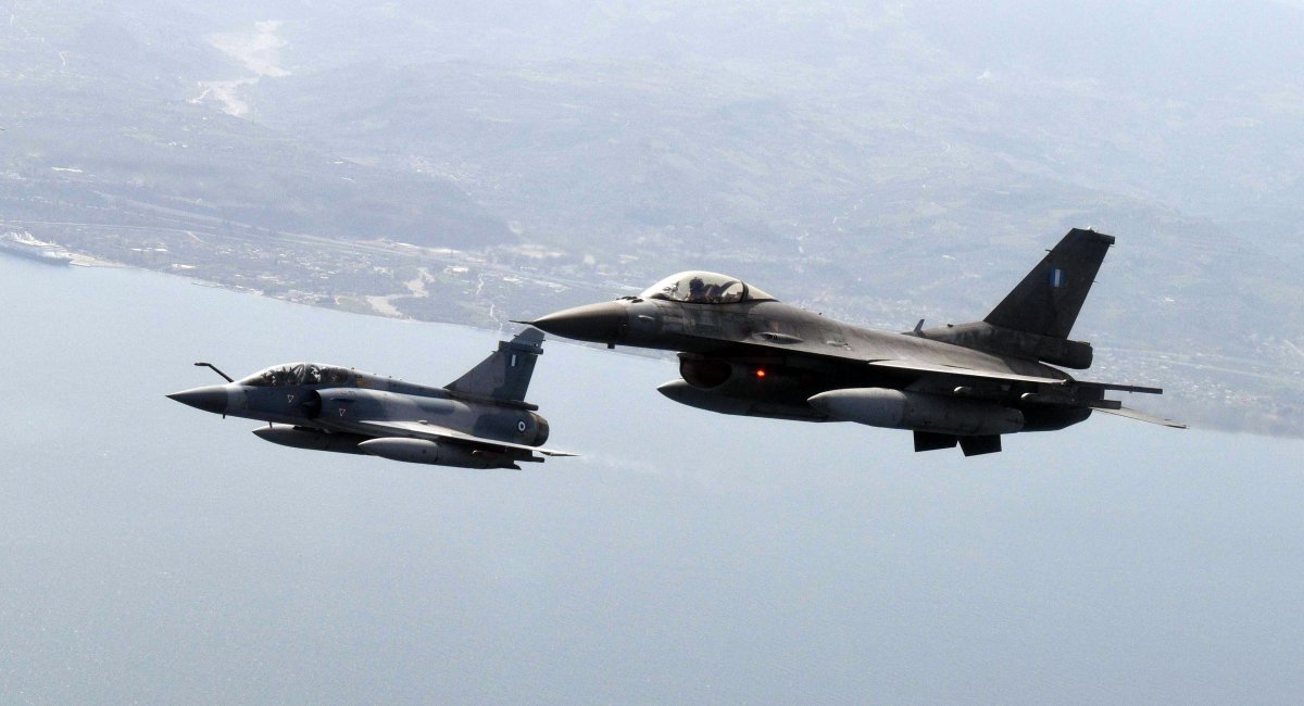 F-16 та Mirage 2000 (всі фото: US DoD) 