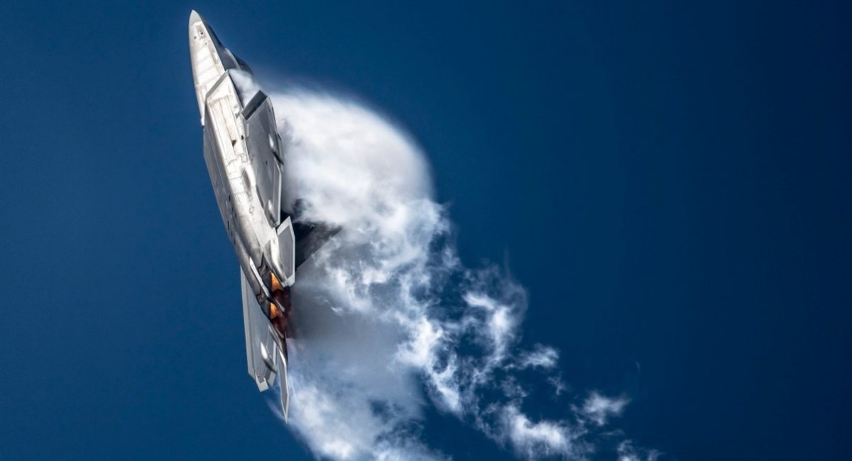 У США хотіли "канібалізувати" понад три десятки винищувачів F-22: що будуть робити з "небоєздатними" літаками
