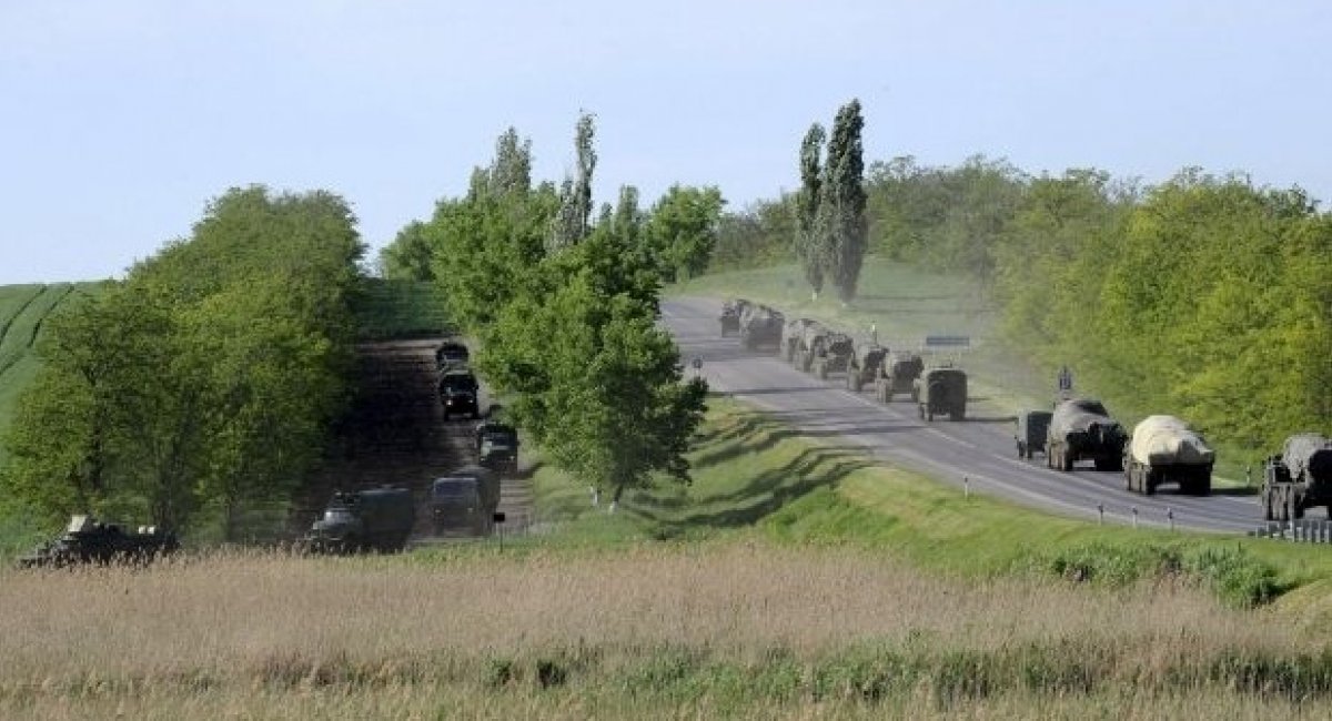 Колона російської військової техніки, яка прямує до кордону з Україною, 24 травня 2015 року / Фото: REUTERS