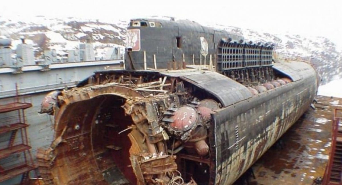 Російський атомний підводний К-141 "Курск" після підйому, архівне фото з відкритих джерел