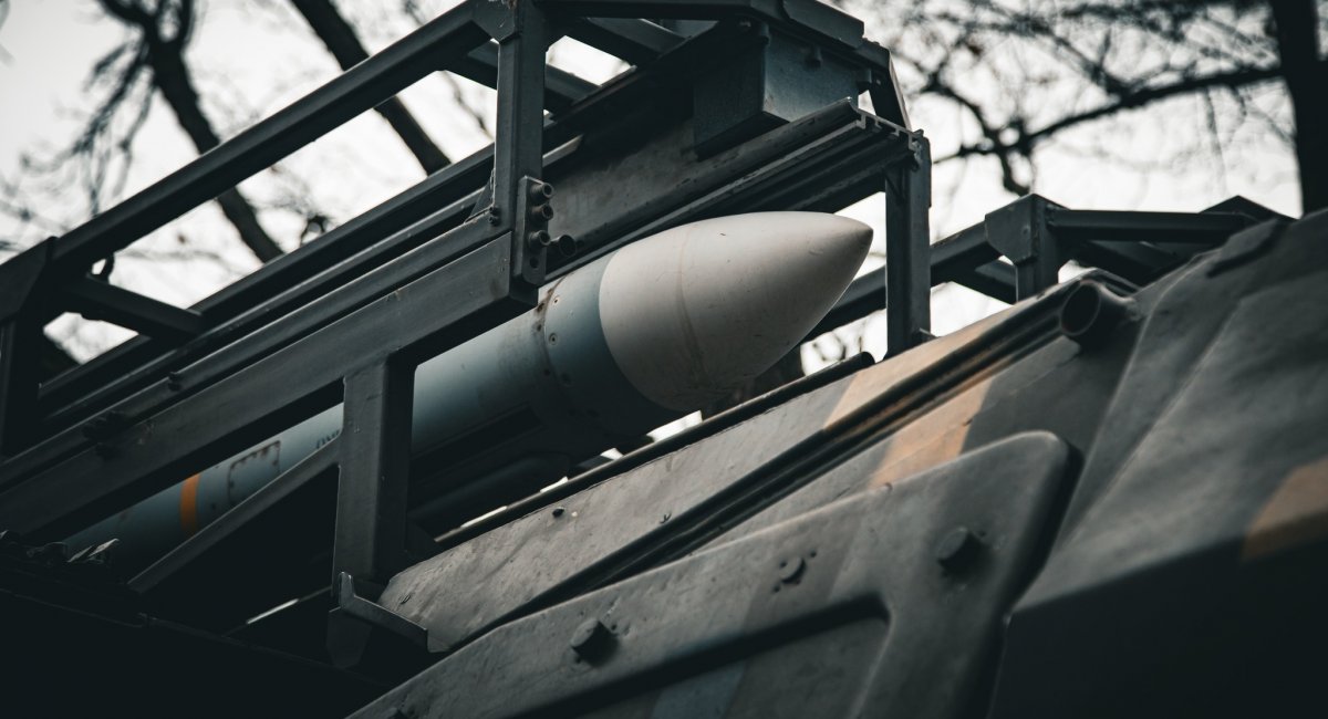 Ракета RIM-7 Sea Sparrow встановлена на ЗРК "Бук-М1" (всі фото: Командування Повітряних Сил ЗСУ)