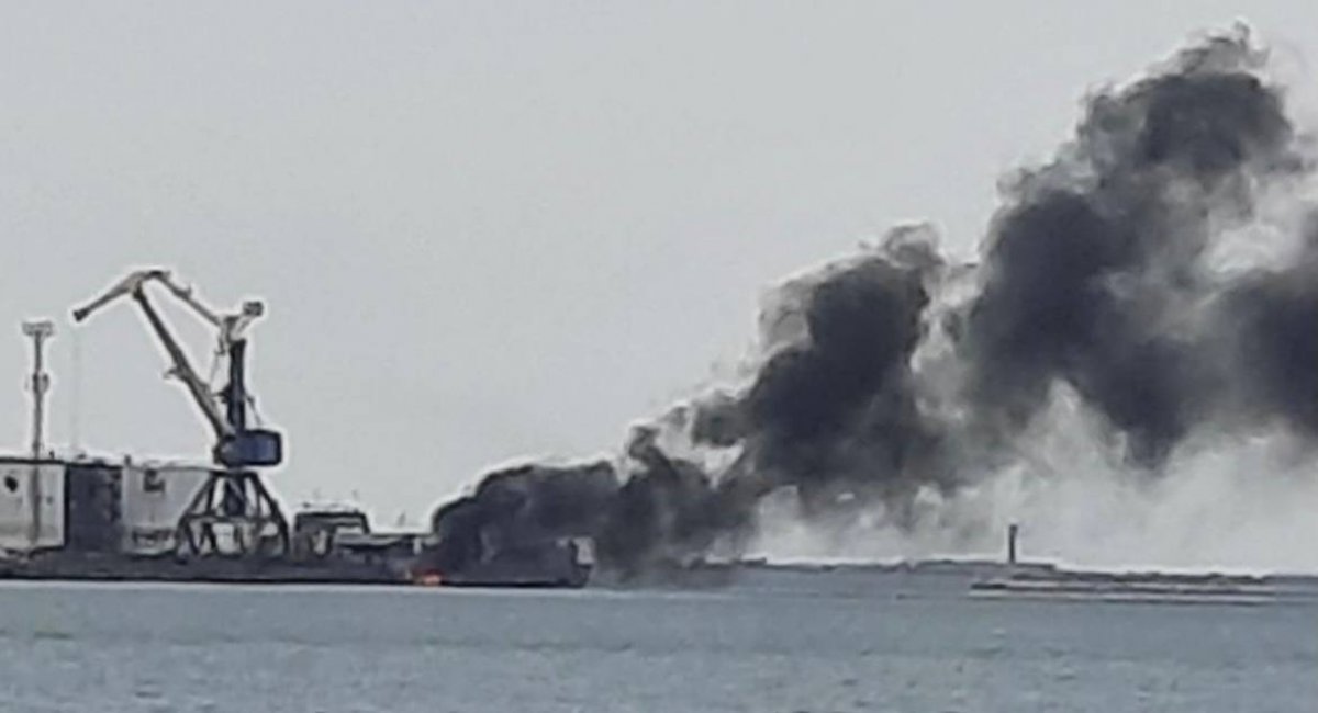 Дубль №2: у порту Бердянська знову пожежа на тому самому місці де згорів ВДК "Саратов"  