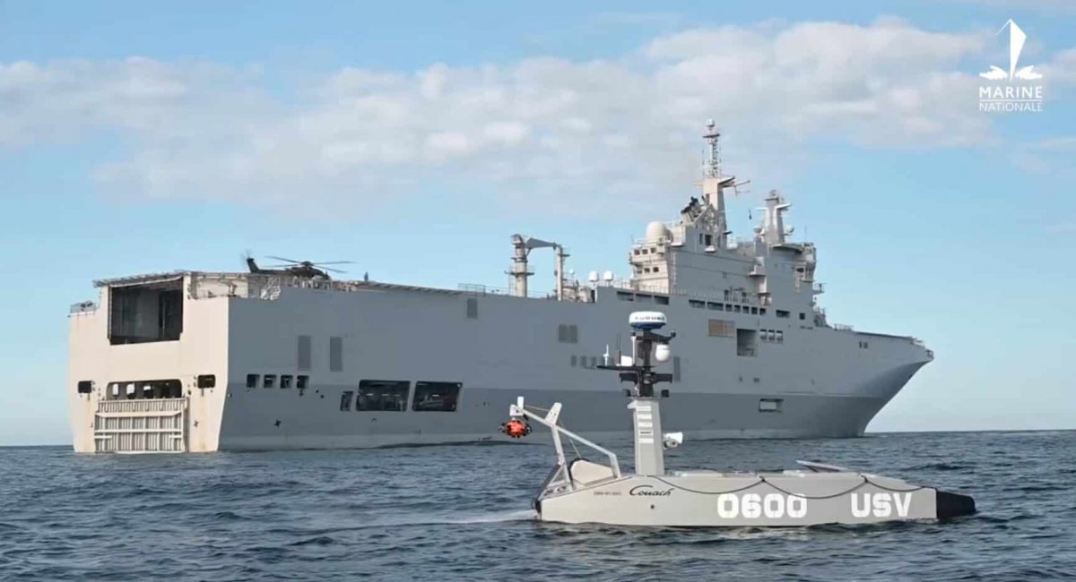 Універсальний десантний корабель-вертольотоносець Tonnerre та морський безпілотник Couach Magellan під час навчань Dragoon Fury 2025. Фото: ВМС Франції