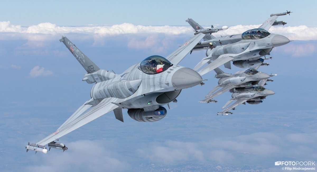 Польські F-16