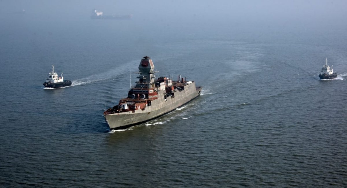 Новітній есмінець INS Mormugao ВМС Індії проходить випробуванння, фото з відкритих джерел