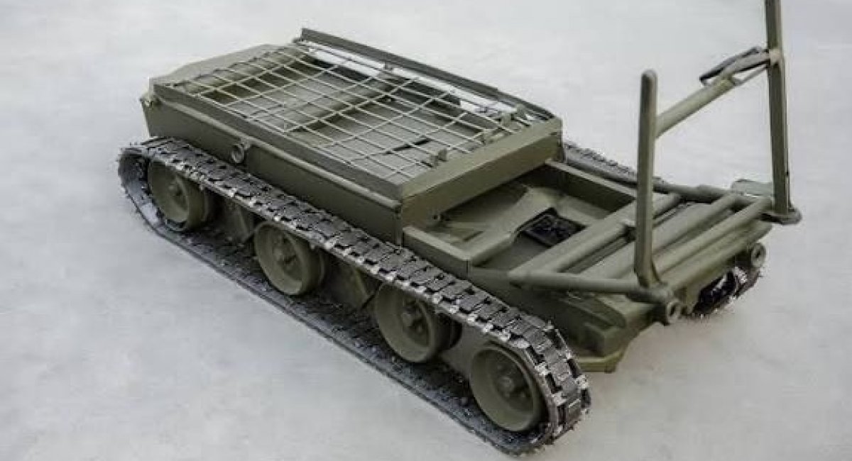 Рашисти роблять нові версії "гусеничного аеродрому" на візку "Муравей", що по факту НРК з дронами