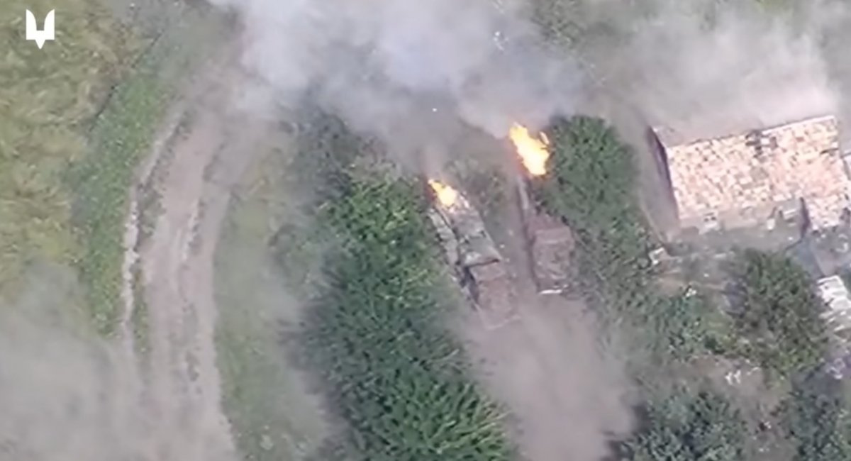 Палають ворожі БМ-21 "Град", скріншот з відео ССО