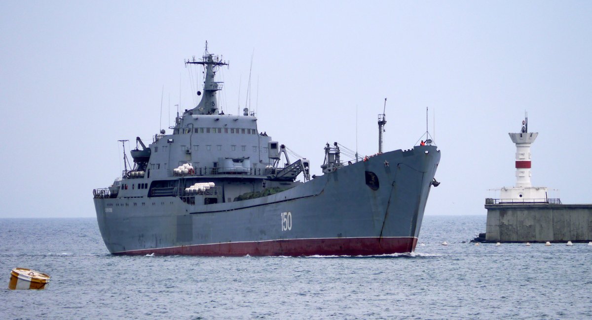 Об'єктом для "експериментів" російських військових став десантний корабель "Саратов", фото з відкритих джерел