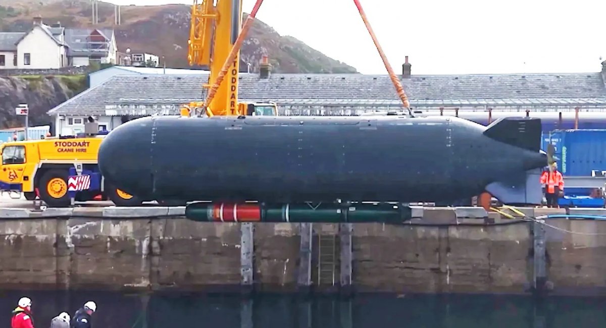 Британський підводний дрон Excalibur з торпедою Mk 48