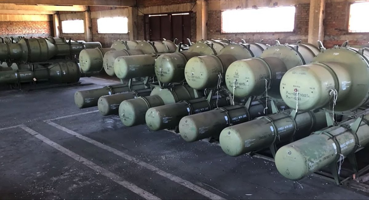 Конфісковані зенітні ракети 5В27Д від ЗРК С-125 / Фото: СБУ