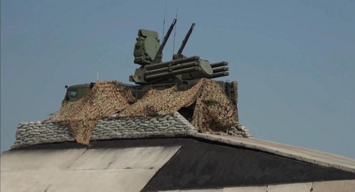 Щоб пропускати менше дронів з України, РФ хоче "Панцир" на базі безпілотного самосвала