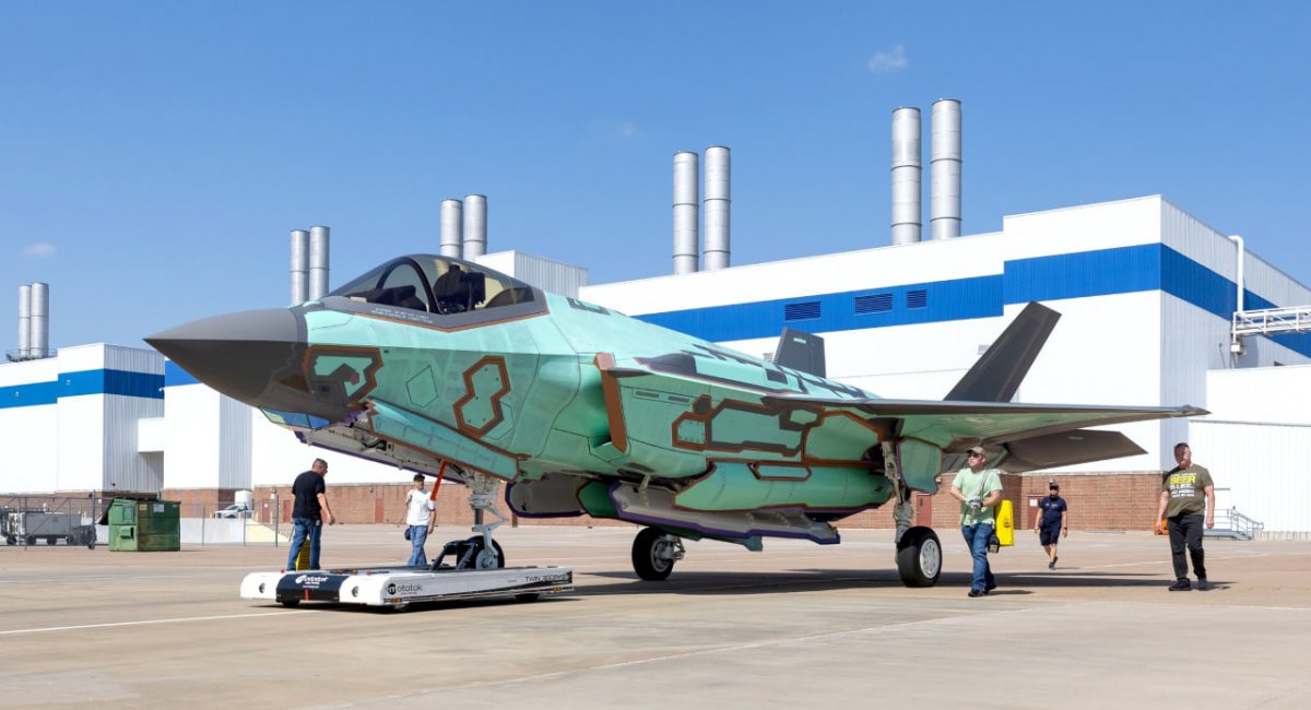 Викатка із заводу першого F-35A для Бельгії. Фото: Lockheed Martin