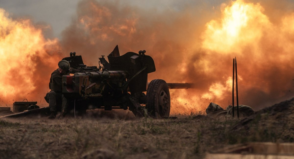 Бійці НГУ опановують гармати МТ-12 "Рапіра", фото – МВС України