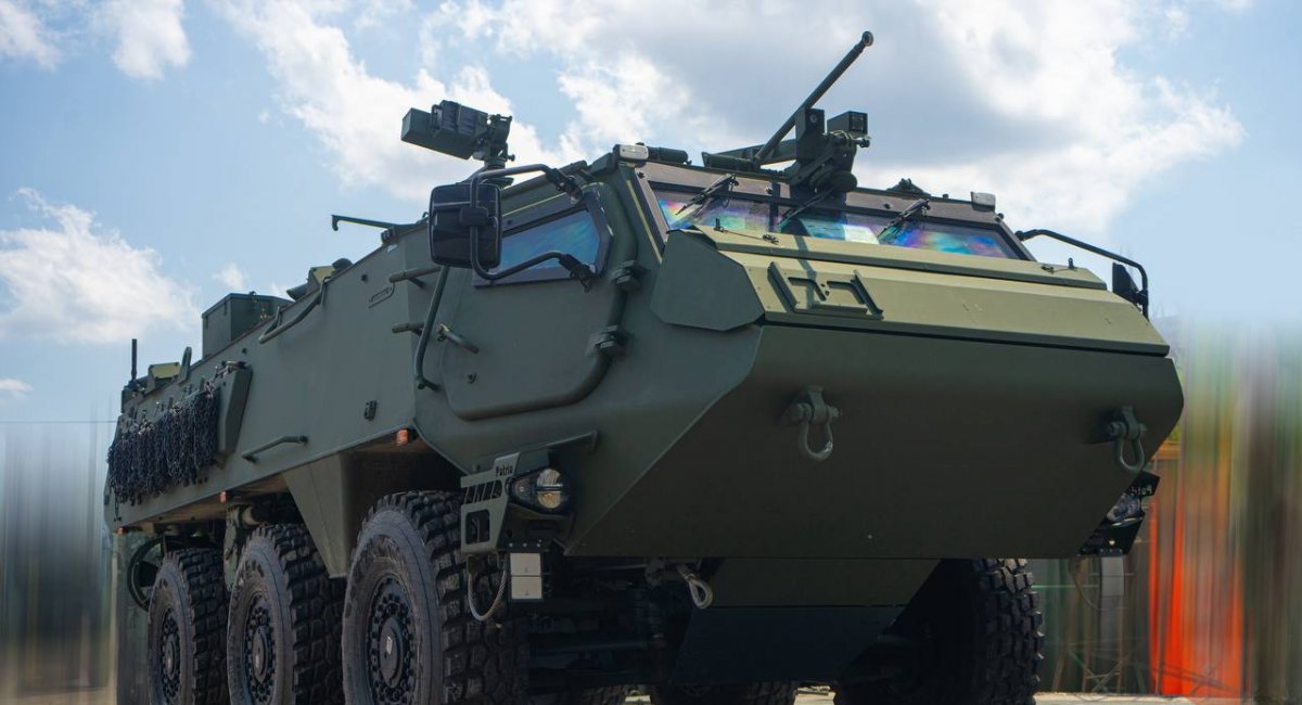 Бронетранспортер Patria 6x6 при передачі військовим Третього штурмового корпусу. Фото: 3 ОШБр