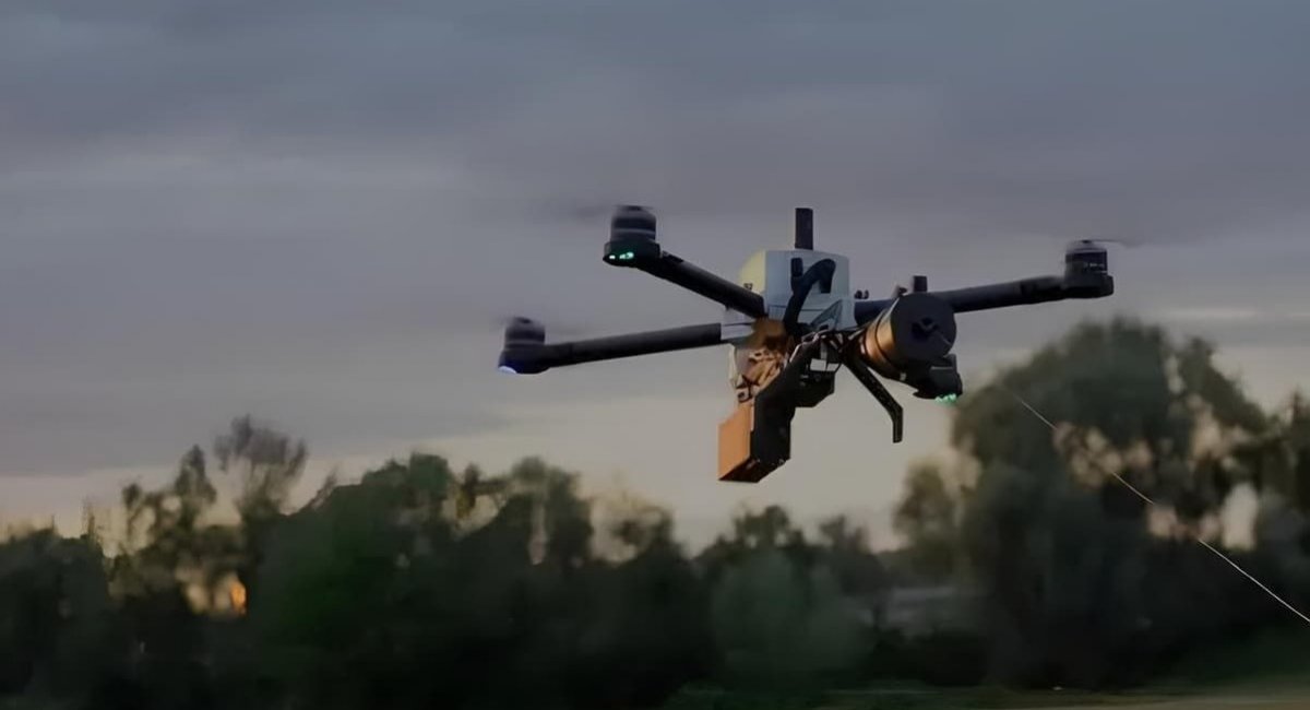 Оптоволоконний FPV дрон, фото ілюстративне