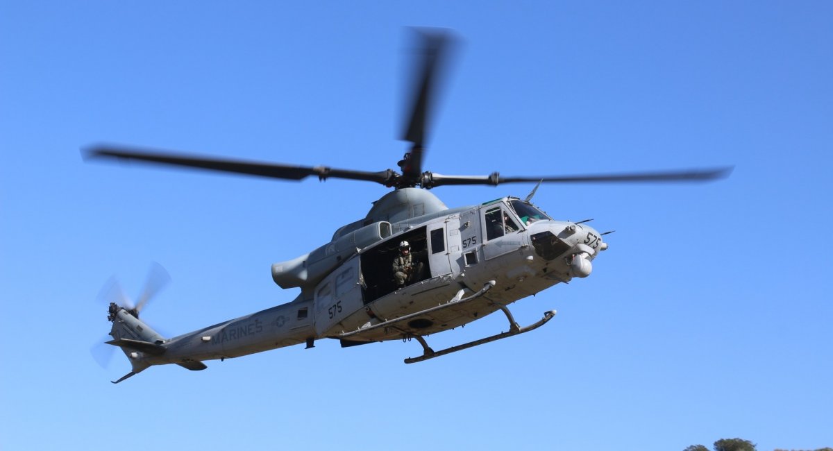 Американські військові демонструють польським журналістам гвинтокрил UH-1Y Venom, фото - Defence24