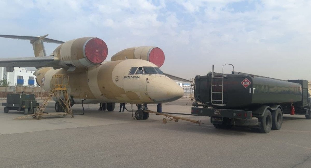 Пошкоджений у 2016 році Ан-74Т-200А ВПС Єгипту, який наразі проходить відновлення фахівцями ХДАВП