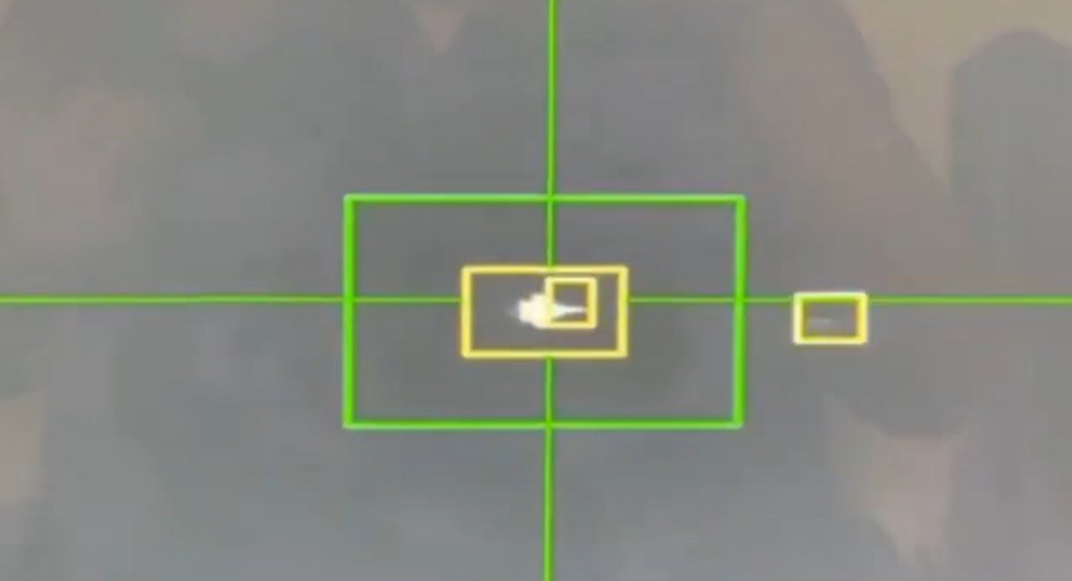 Момент прольоту зенітної ракети повз F-15. Кадр з відео