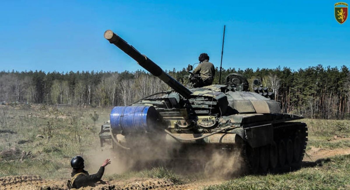 Модернізований на КБТЗ танк Т-72АМТ під час відпрацювання вправи "обкатка танком" бійцями 24 ОМБр