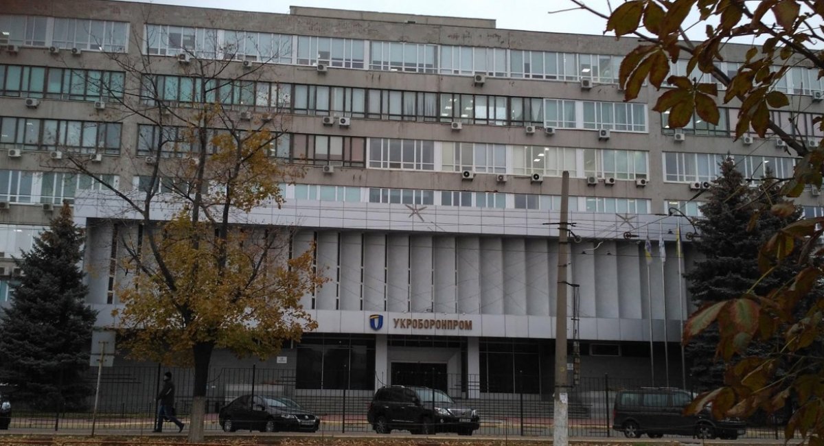 У будівлі на вулиці Дегтярівська 36 у Києві знаходиться як сам офіс ДК "Укроборонпром", так і офіси деяких спецекспортерів, зокрема ДК "Укрспецекспорт"