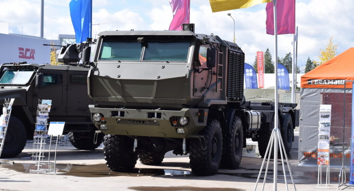 Російська вантажівка КамАЗ з бронекабіною. Ілюстративне фото довоєнних часів