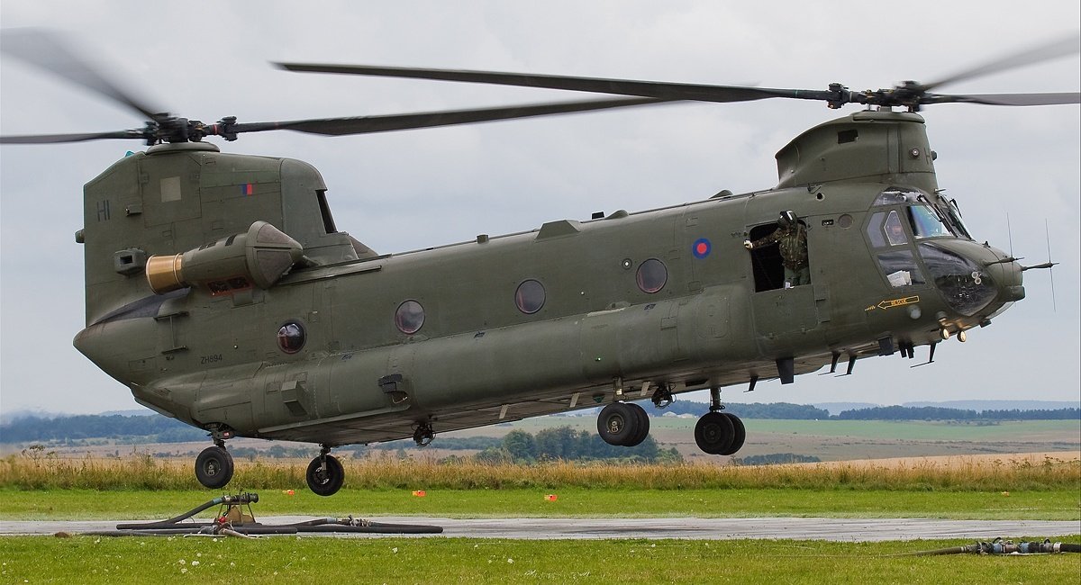 У Великобританії розповіли, коли завершать модернізацію ранніх гелікоптерів Chinook
