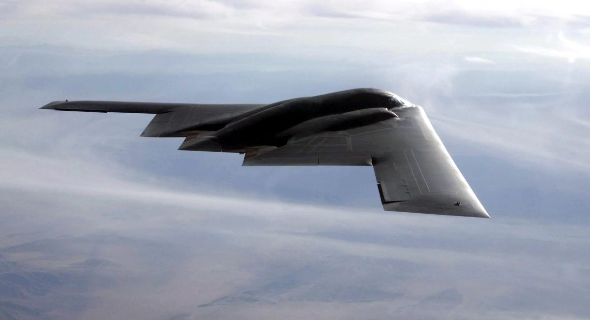 Вперше за 34 роки у США публічно презентують свій новітній "стелс"-бомбардувальник