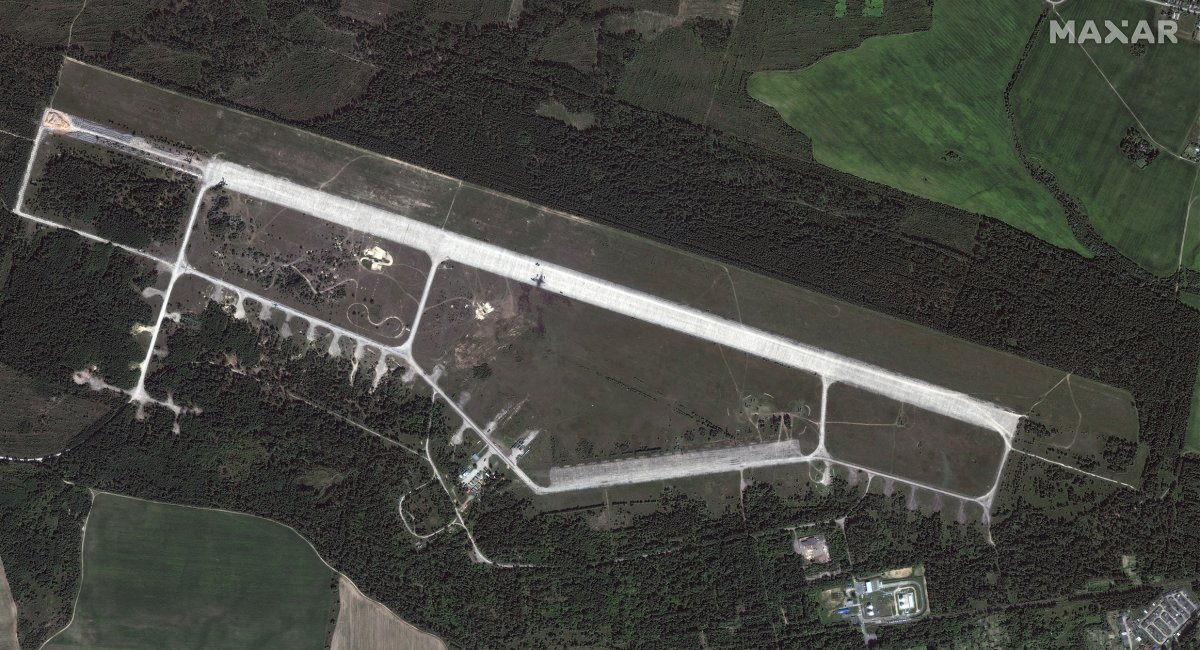 Результати "бавовни" на аеродромі "Зябровка", супутниковий знімок компанії Maxar Technologies, дата публікації - 13 серпня 2022 року