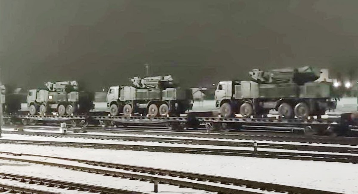 Згідно з відео, що опубліковане МО РФ, російська армія перекинула в Білорусь системи протиповітряної оборони "Панцирь-С1" / Фото: Скріншот з відео МО РФ