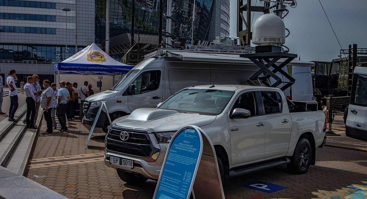 Демонстрація сімейства білоруських станцій РЕБ "Гроза", фото з відкритих джерел